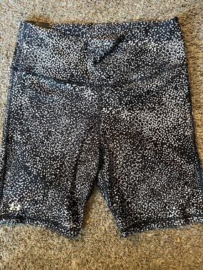 Under Armour High Rise Compression biker shorts